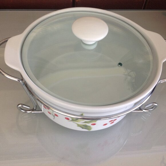 Ceramic Casserole Dish with a Glass Lid and a Metal Stand - Picture 4 of 5